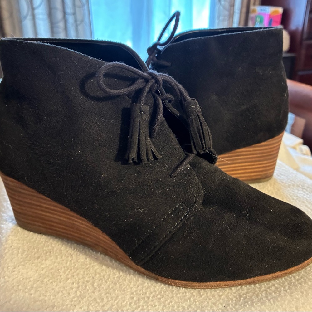 Dr. Scholl's “Dakota” Black Suede Lace Up Tassles Wedge Ankle Booties 7.5 Wide
